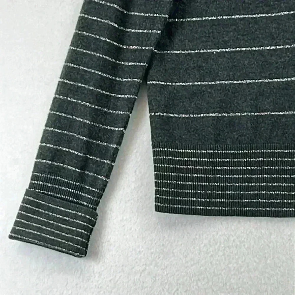 American Eagle Women’s Cardigan Sweater Size L Gray/Silver Stripe V-Neck Button - Picture 5 of 9